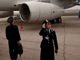 台媒：金正恩下令朝鲜空姐改穿更短更紧裙装