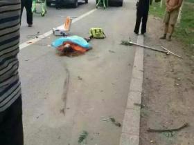 北京越野车别轿车撞向公交站 致5名路人死亡